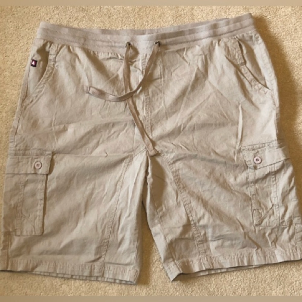 NWOT AirWalk Slim Fit Stretch Cargo Shorts Size XL- Khaki